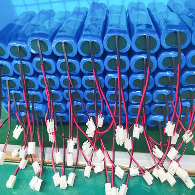 リチウム隣酸塩充電電池BMSのコネクターが付いている再充電可能なLiFePO4電池のパック